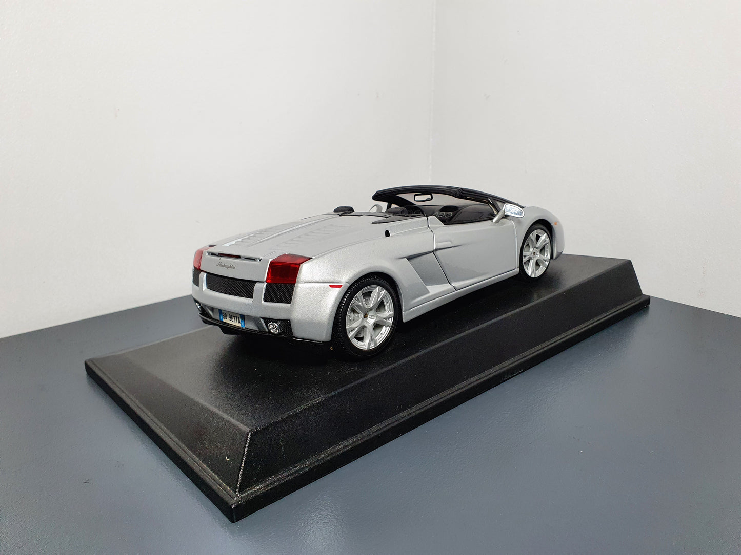 1:18 Lamborghini Gallardo Spyder ~ Maisto ~ Grigio Thalasso