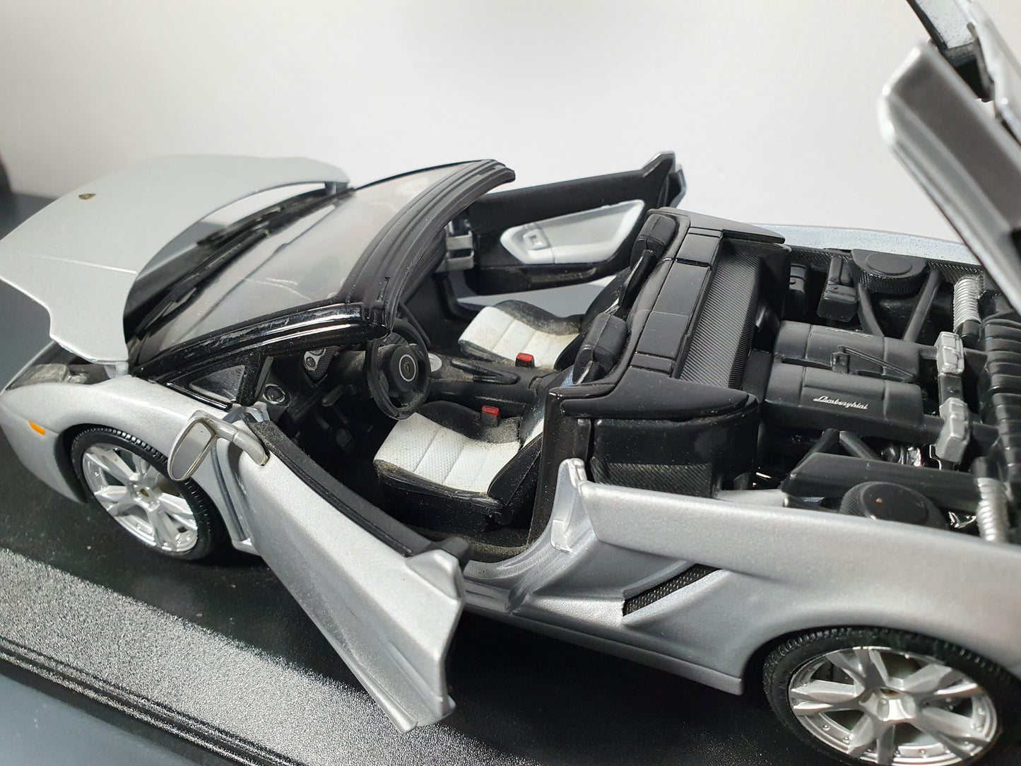 1:18 Lamborghini Gallardo Spyder ~ Maisto ~ Grigio Thalasso