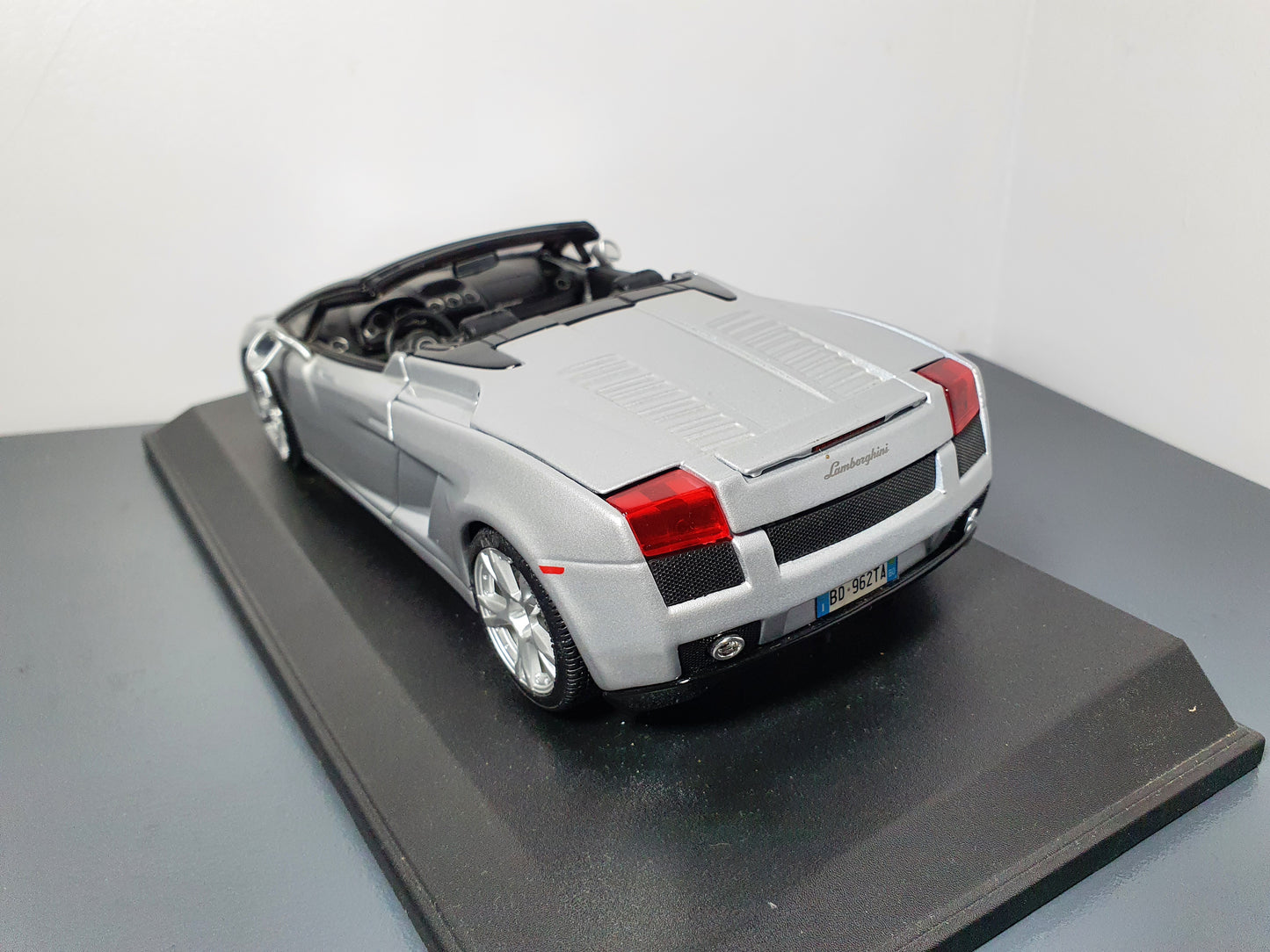 1:18 Lamborghini Gallardo Spyder ~ Maisto ~ Grigio Thalasso