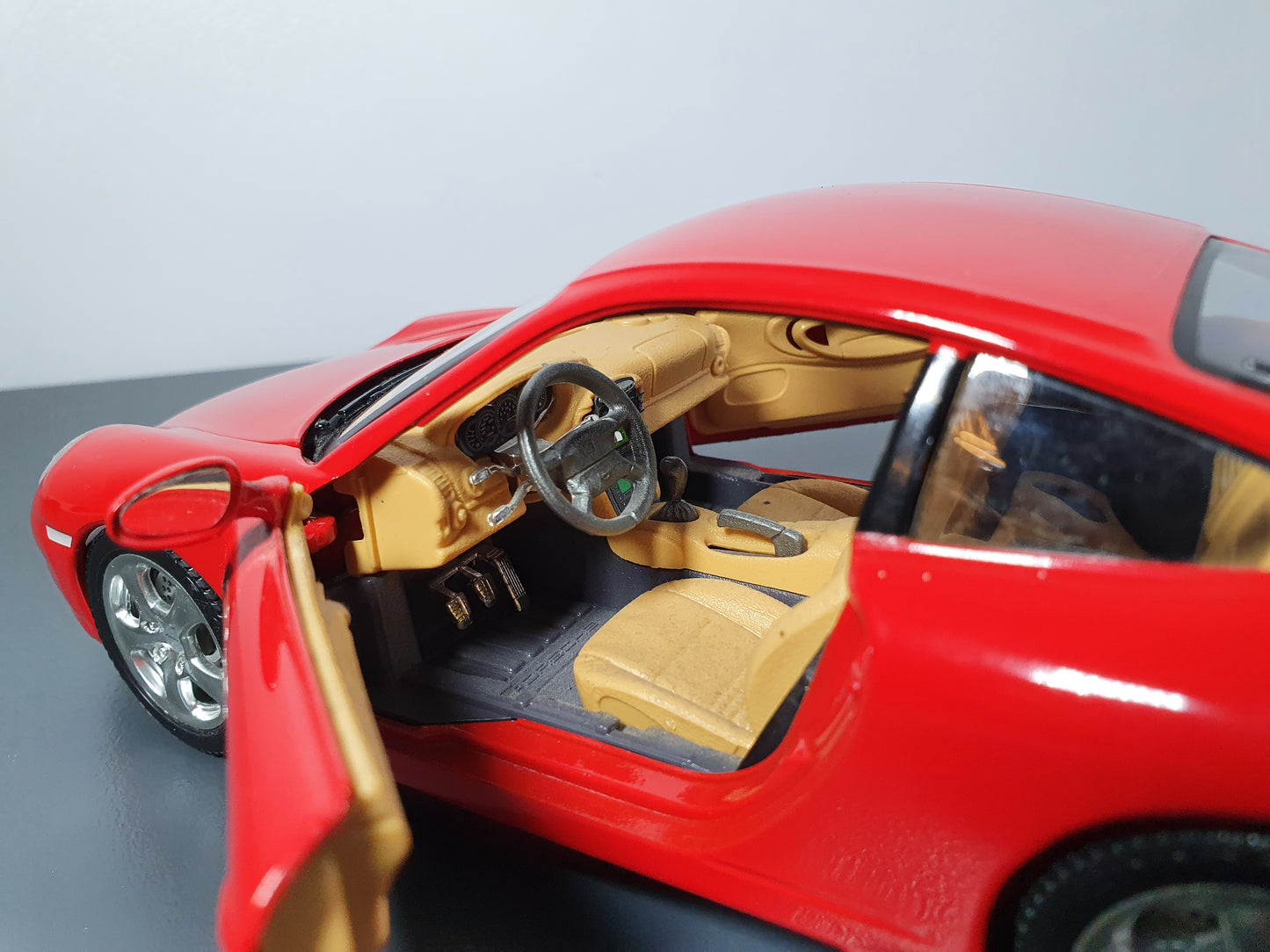 1:18 Porsche 911 Carrera 4S 996 ~ Bburago ~ Guards Red