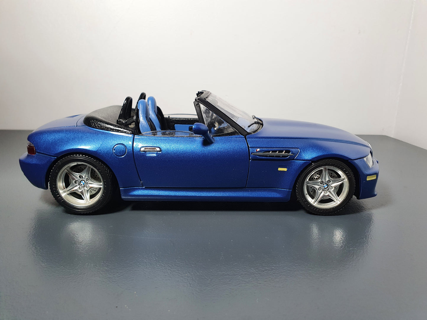 1:18 BMW Z3 M Roadster ~ Bburago ~ Estoril Blue Metallic
