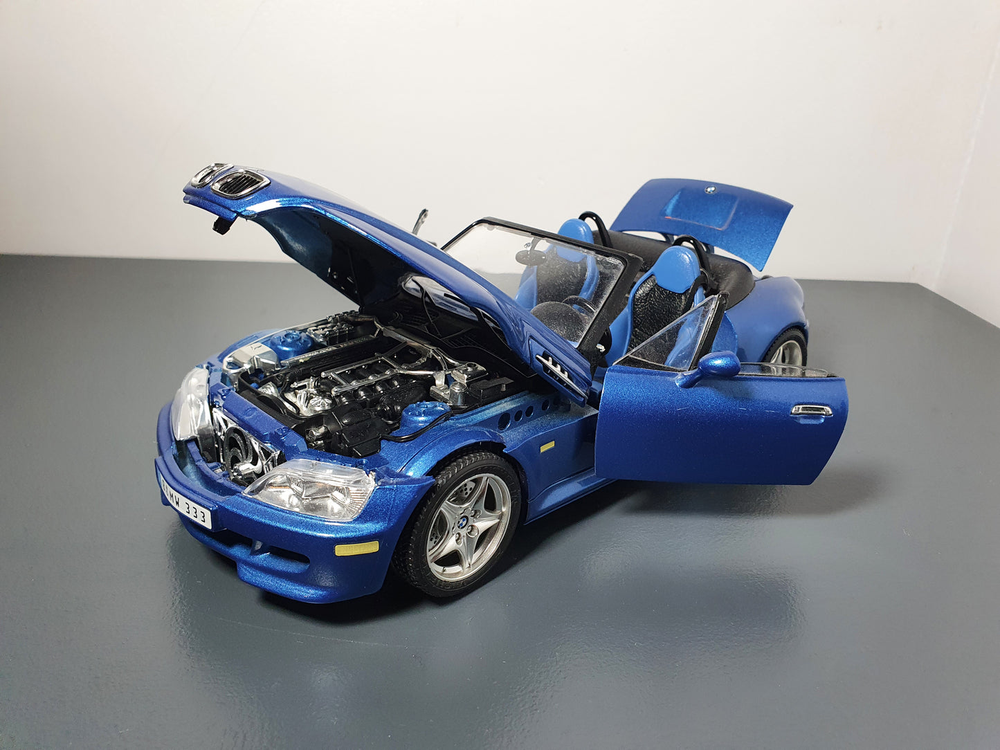 1:18 BMW Z3 M Roadster ~ Bburago ~ Estoril Blue Metallic