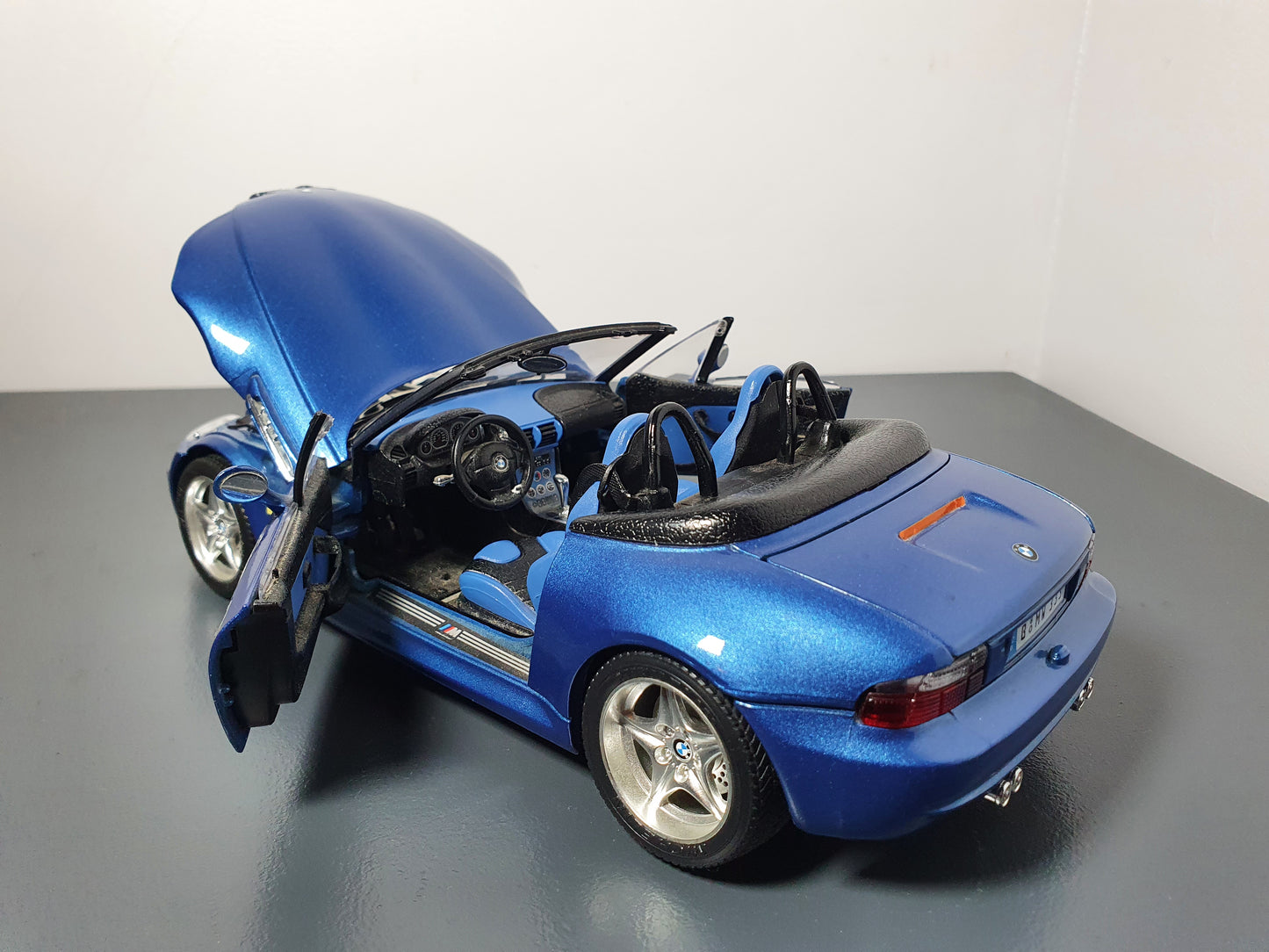 1:18 BMW Z3 M Roadster ~ Bburago ~ Estoril Blue Metallic