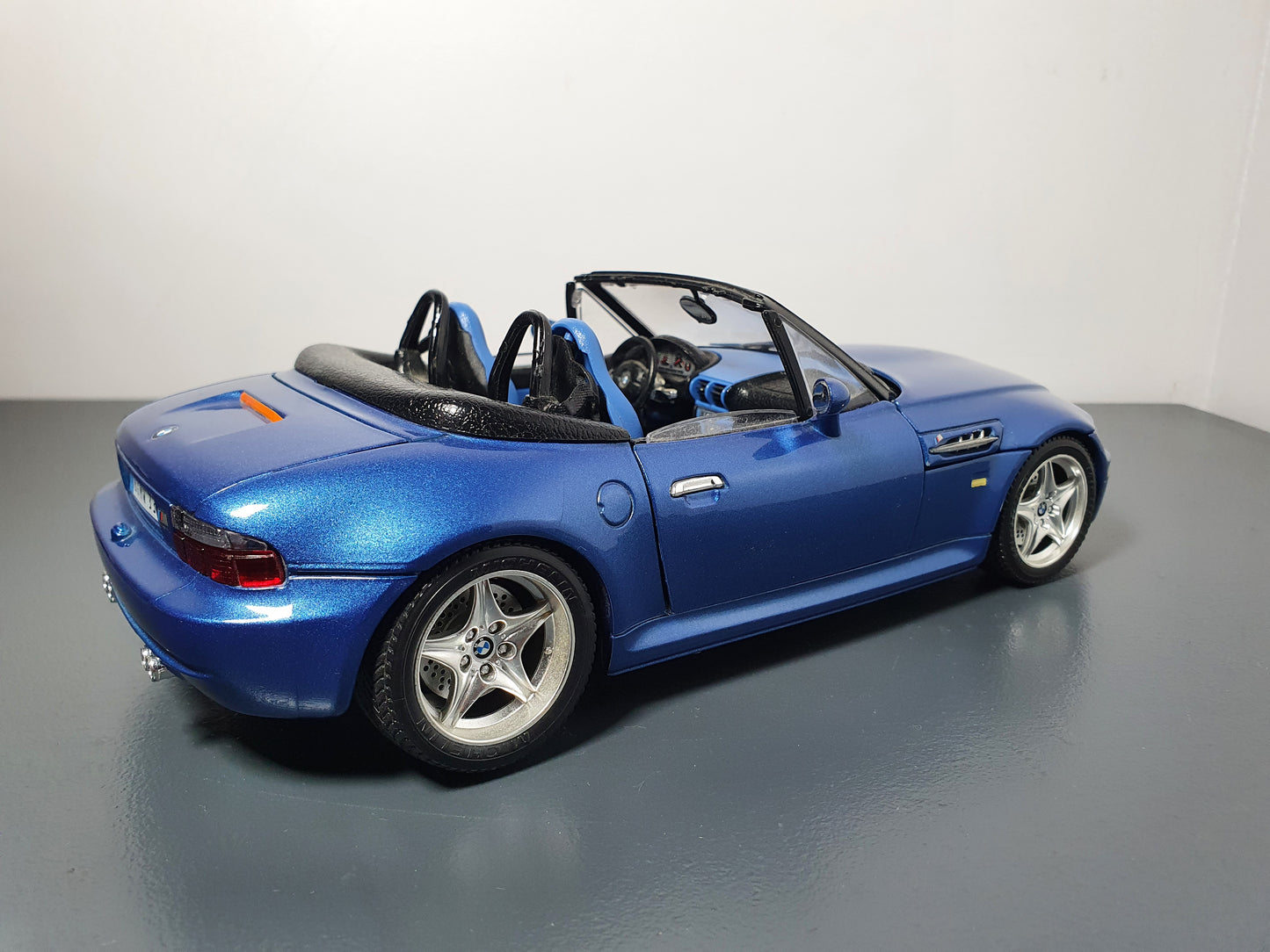 1:18 BMW Z3 M Roadster ~ Bburago ~ Estoril Blue Metallic