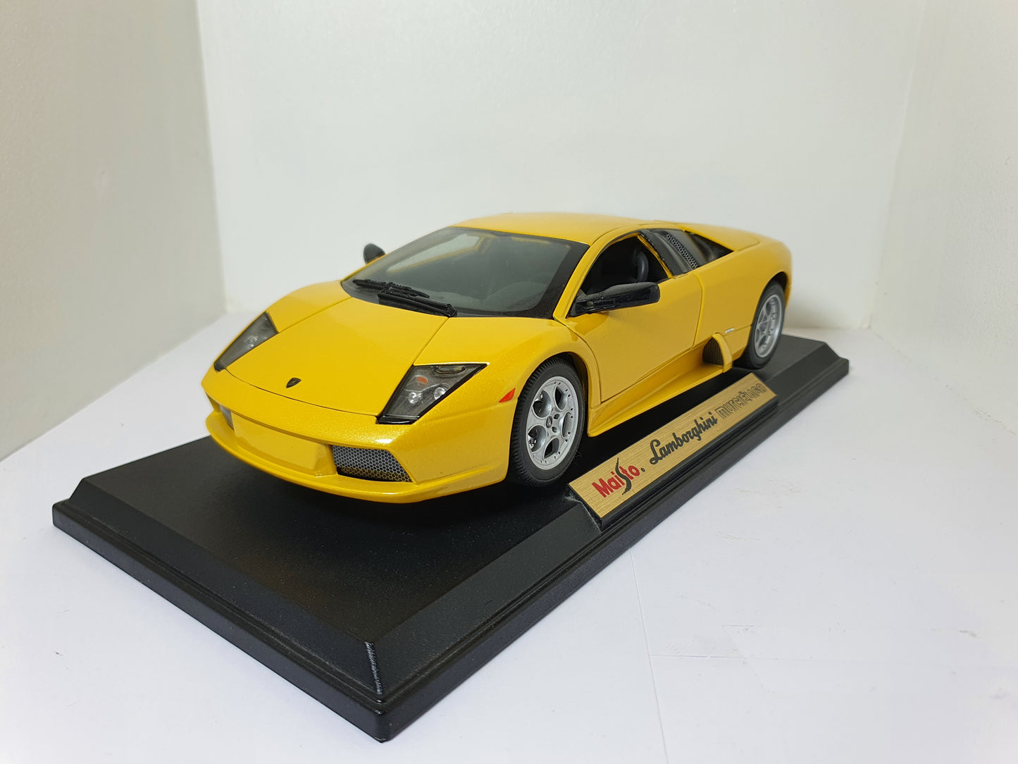 1:18 Lamborghini Murcielago Coupe ~ Maisto ~ Yellow