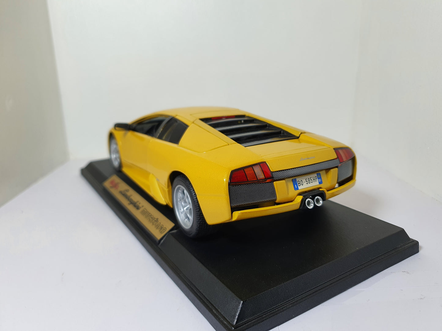1:18 Lamborghini Murcielago Coupe ~ Maisto ~ Yellow