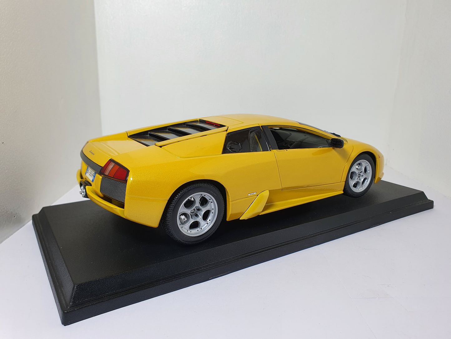 1:18 Lamborghini Murcielago Coupe ~ Maisto ~ Yellow