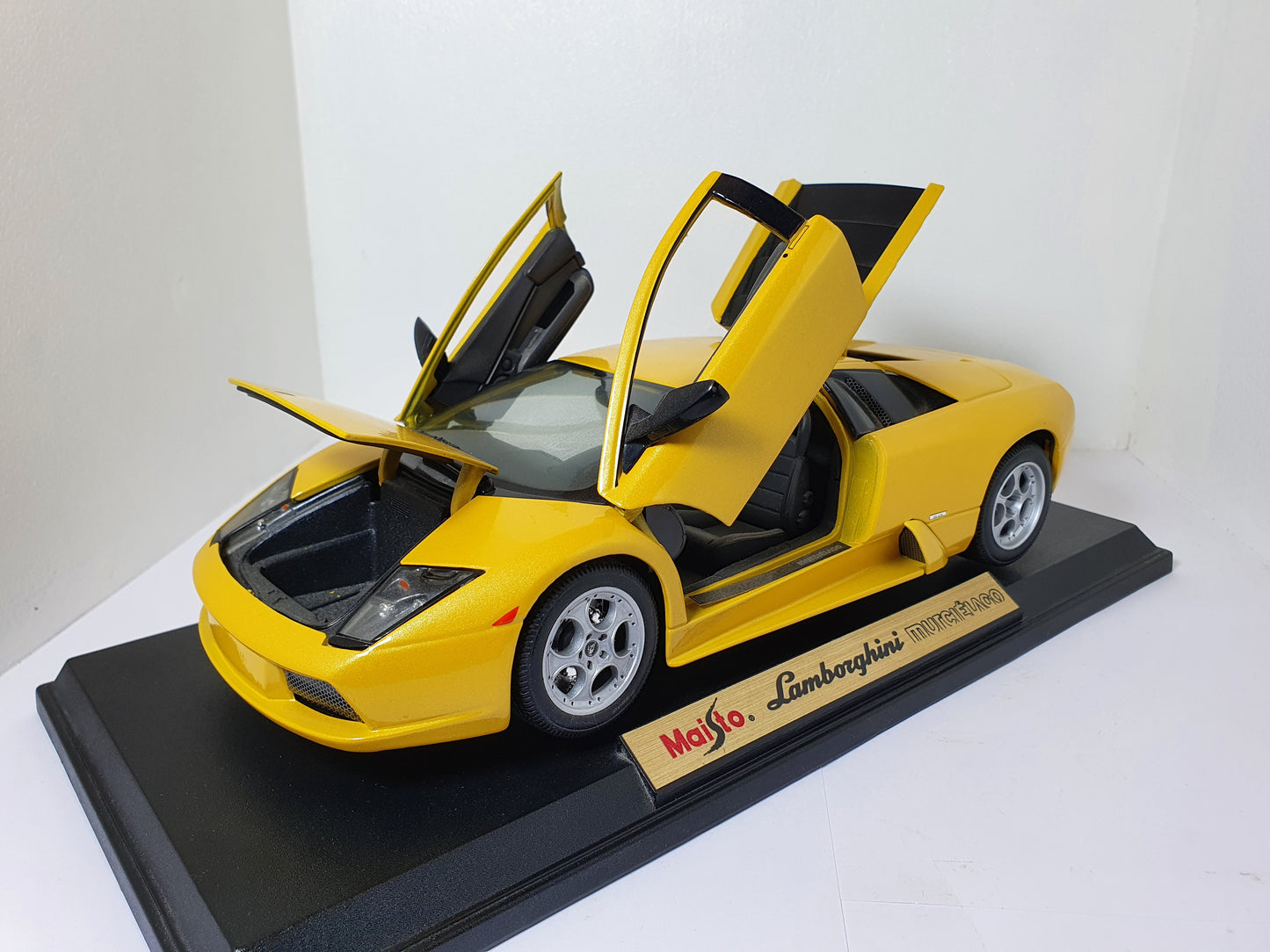 1:18 Lamborghini Murcielago Coupe ~ Maisto ~ Yellow