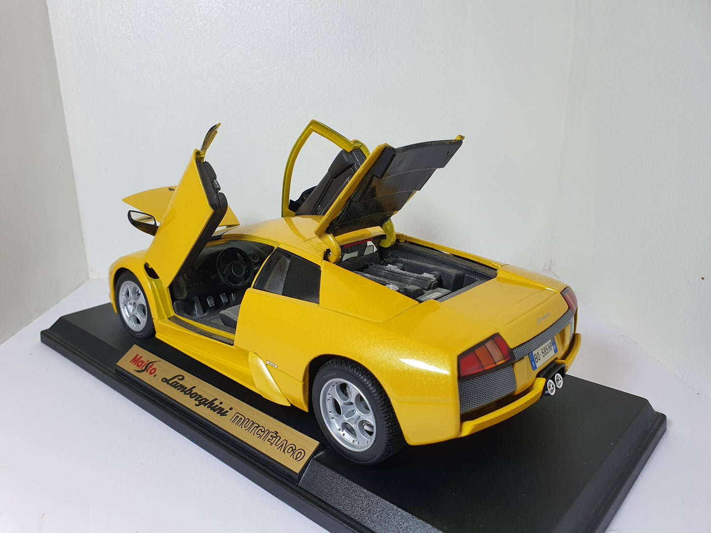 1:18 Lamborghini Murcielago Coupe ~ Maisto ~ Yellow