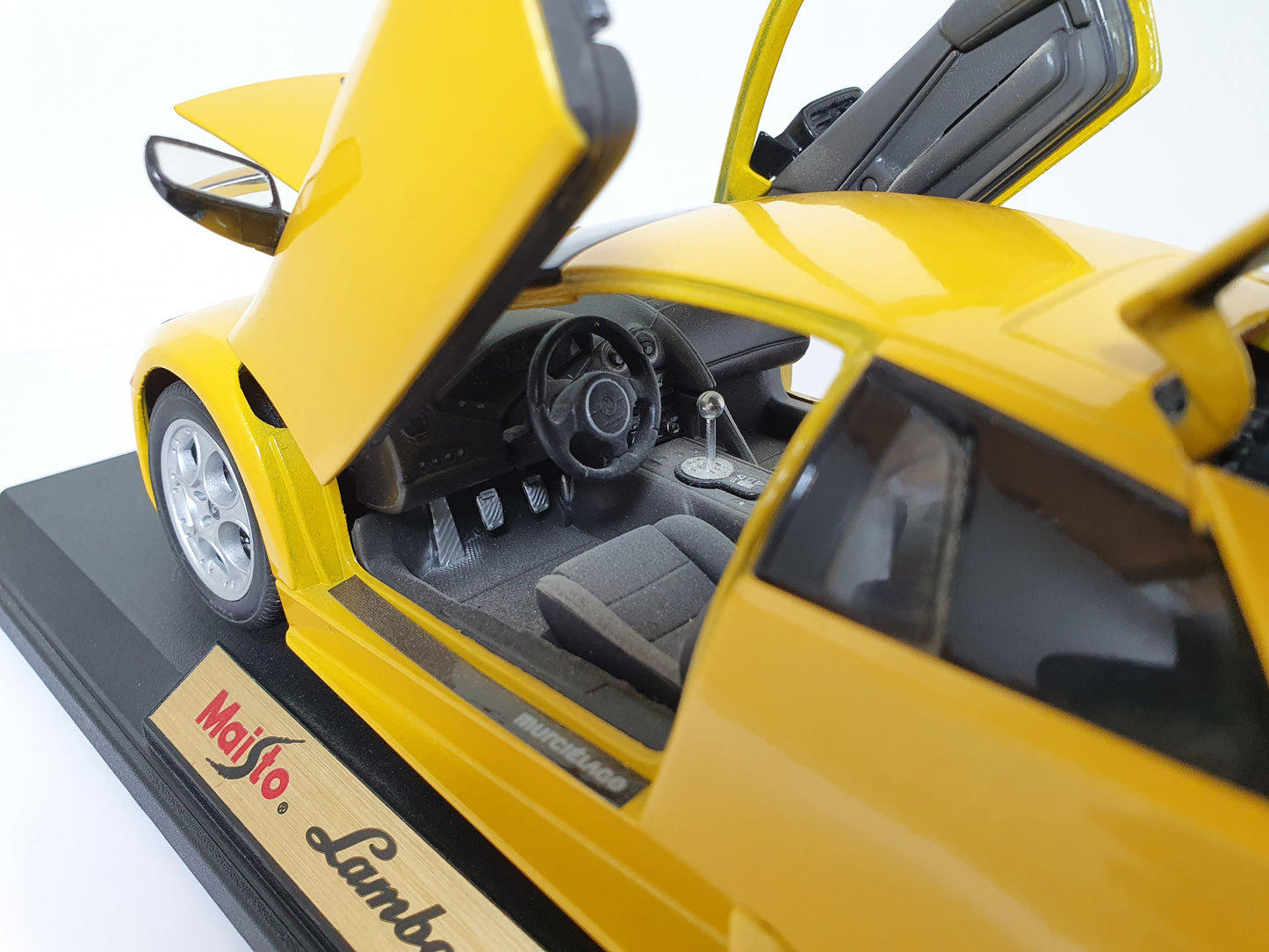 1:18 Lamborghini Murcielago Coupe ~ Maisto ~ Yellow