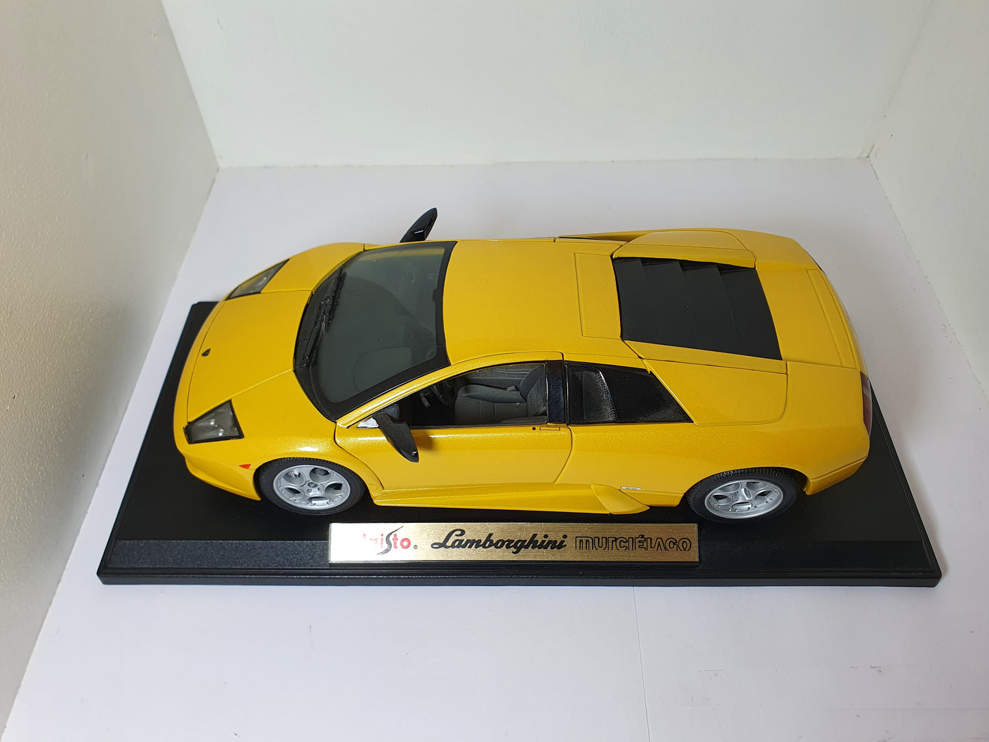 1:18 Lamborghini Murcielago Coupe ~ Maisto ~ Yellow