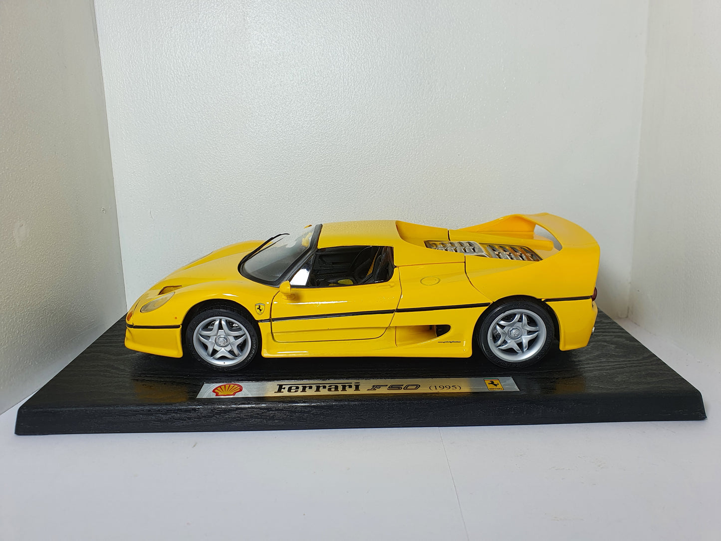 1:18 Ferrari F50 1995 ~ Yellow ~ Maisto (Shell Collezione)
