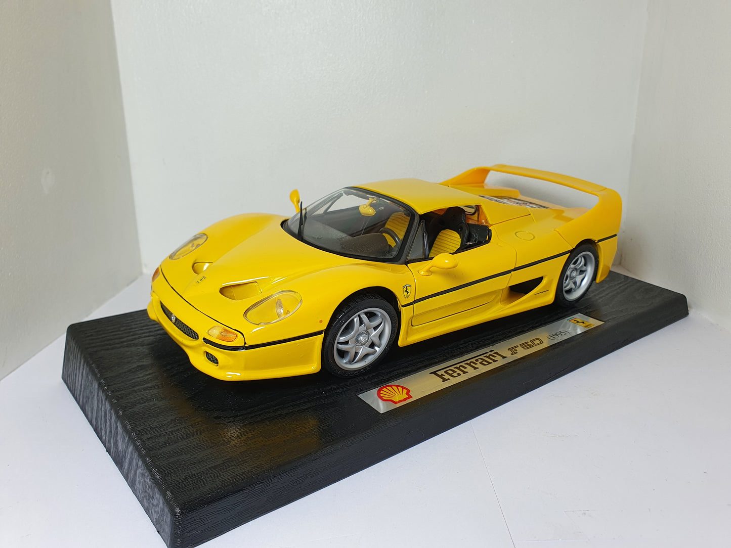 1:18 Ferrari F50 1995 ~ Yellow ~ Maisto (Shell Collezione)