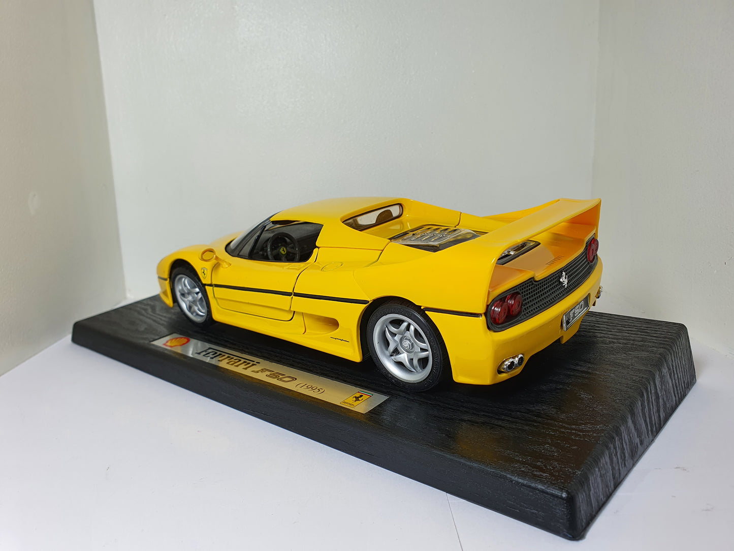 1:18 Ferrari F50 1995 ~ Yellow ~ Maisto (Shell Collezione)
