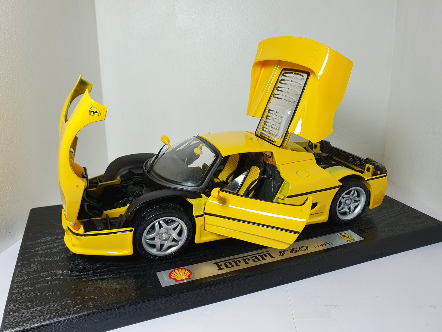 1:18 Ferrari F50 1995 ~ Yellow ~ Maisto (Shell Collezione)