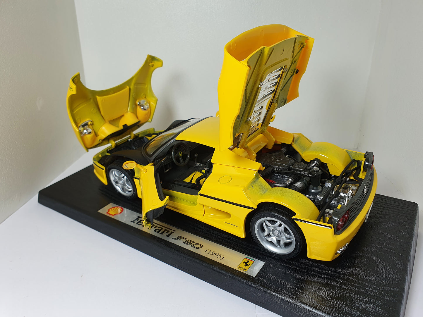 1:18 Ferrari F50 1995 ~ Yellow ~ Maisto (Shell Collezione)