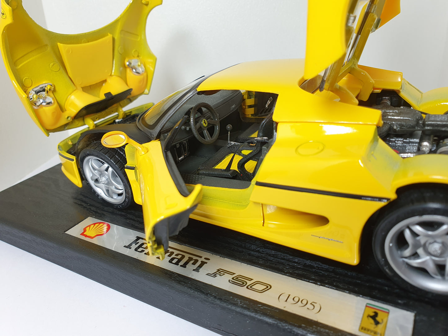1:18 Ferrari F50 1995 ~ Yellow ~ Maisto (Shell Collezione)