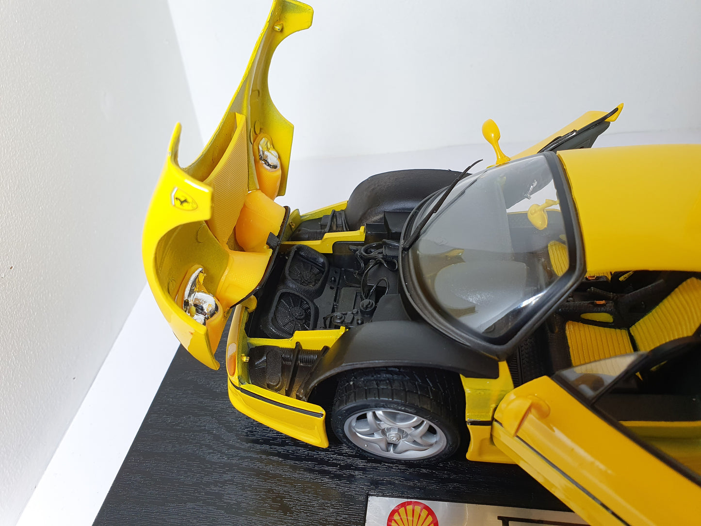 1:18 Ferrari F50 1995 ~ Yellow ~ Maisto (Shell Collezione)