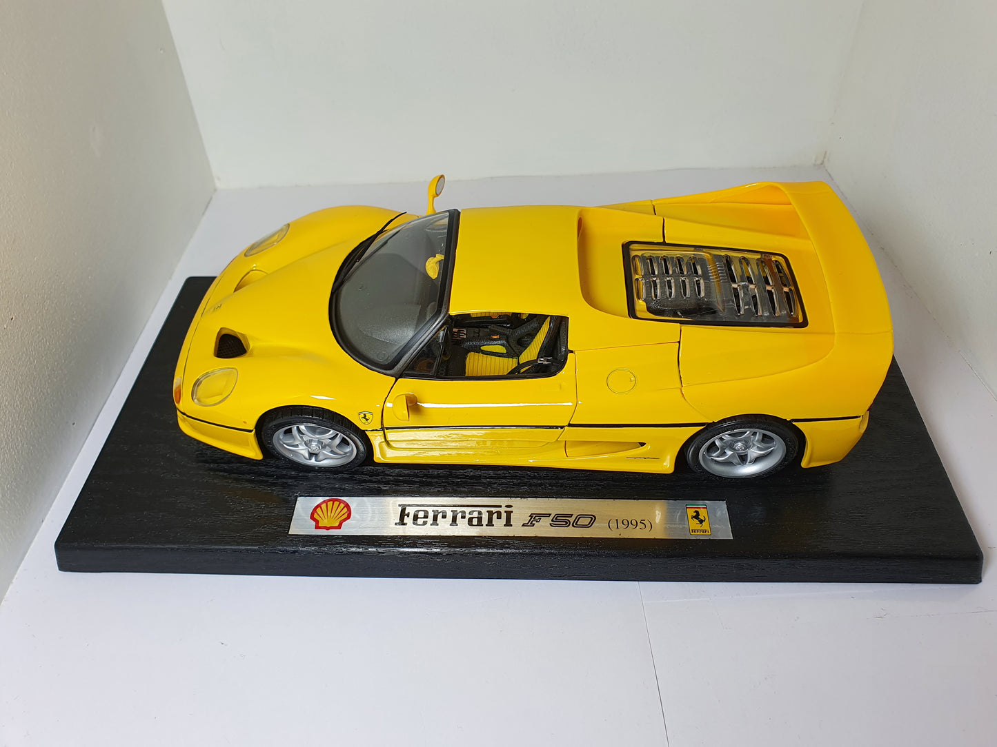 1:18 Ferrari F50 1995 ~ Yellow ~ Maisto (Shell Collezione)