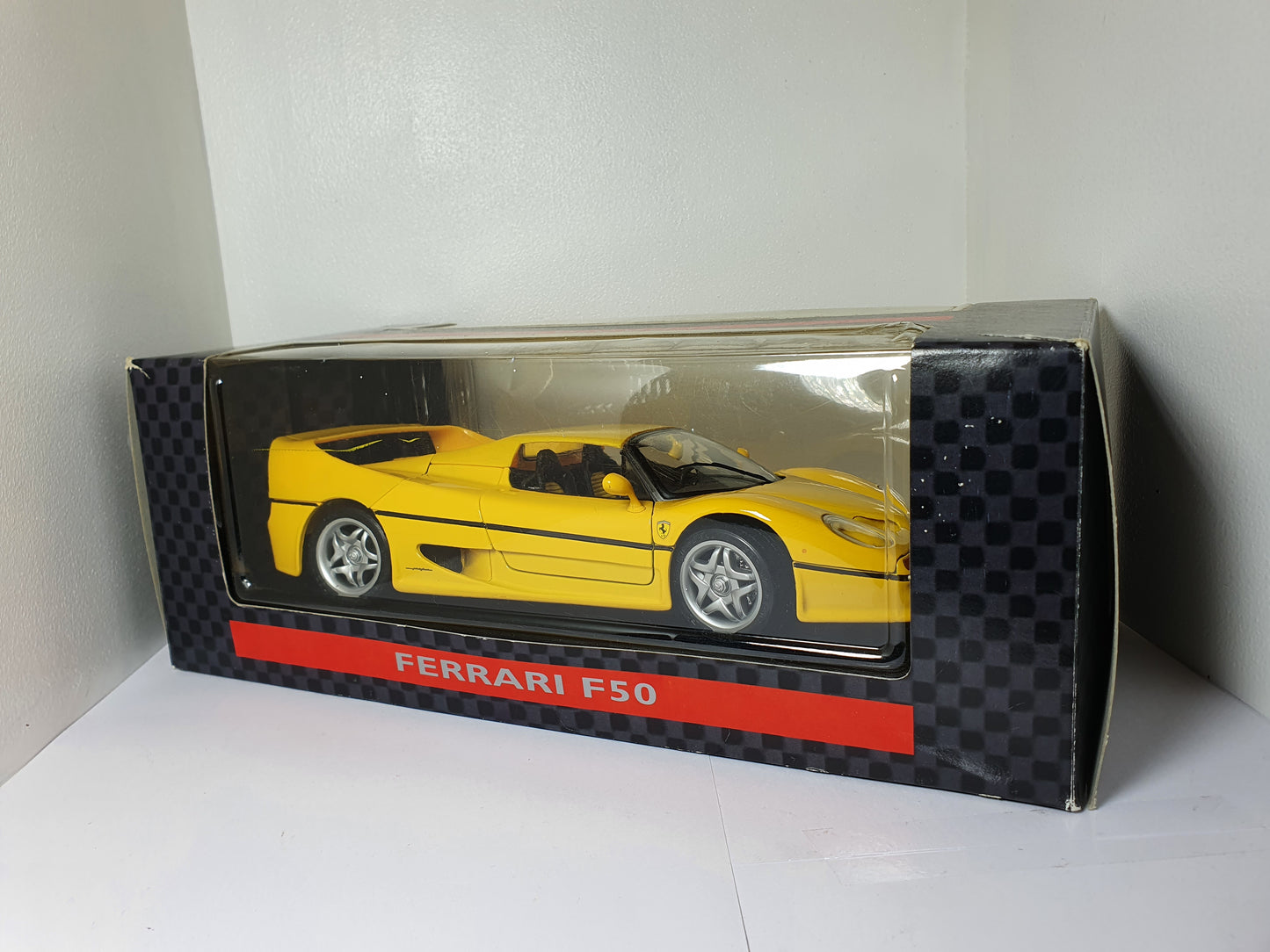 1:18 Ferrari F50 1995 ~ Yellow ~ Maisto (Shell Collezione)