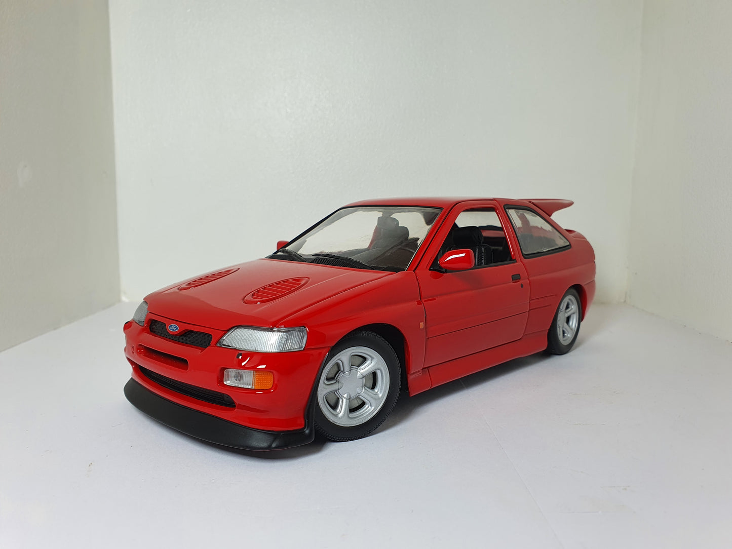 1:18 Ford Escort RS Cosworth ~ UT Models ~ Red