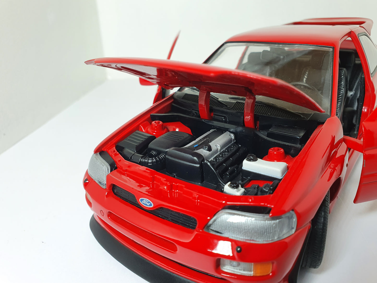 1:18 Ford Escort RS Cosworth ~ UT Models ~ Red