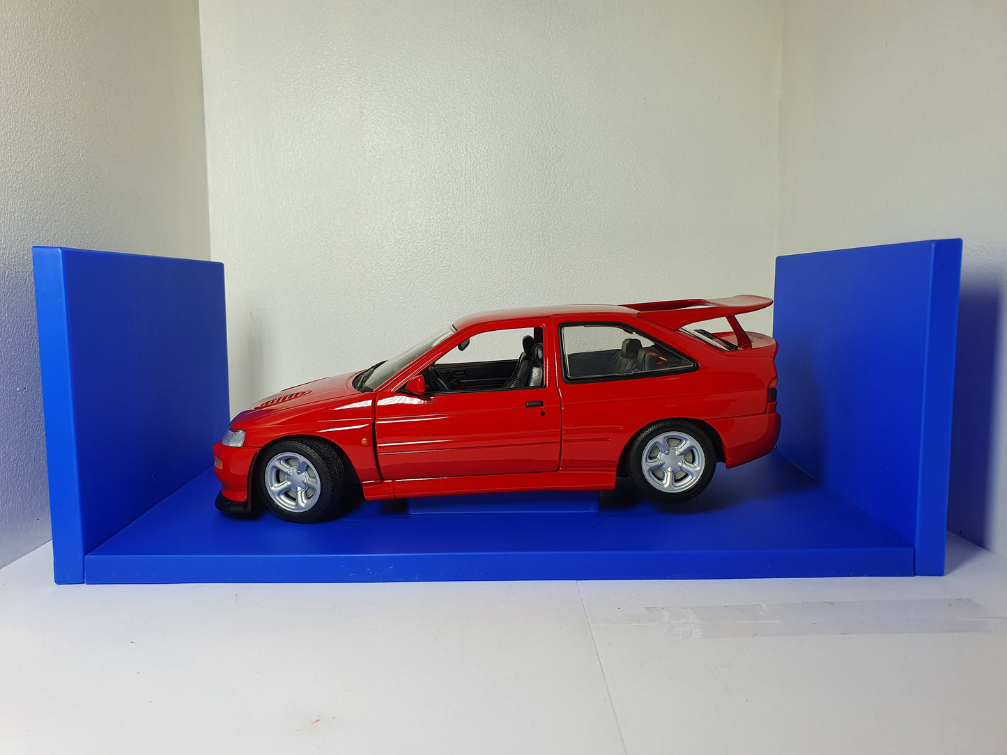 1:18 Ford Escort RS Cosworth ~ UT Models ~ Red