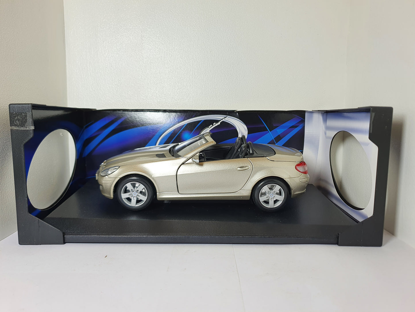 1:18 Mercedes-Benz SLK ~ Maisto ~ Silver
