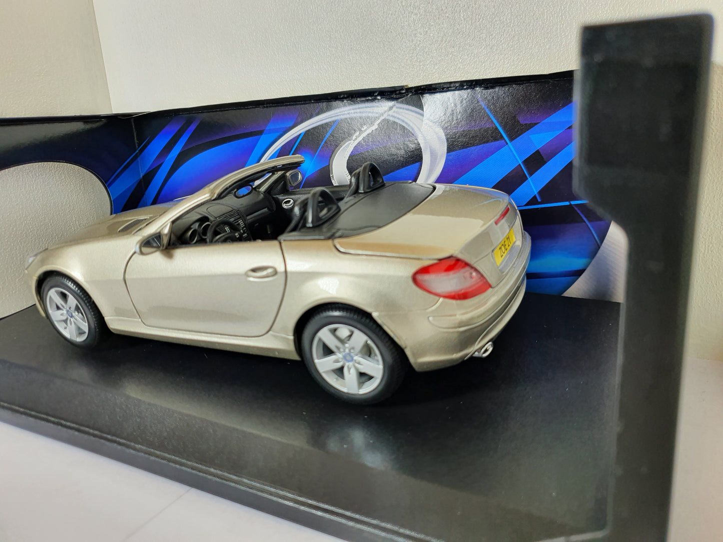 1:18 Mercedes-Benz SLK ~ Maisto ~ Silver