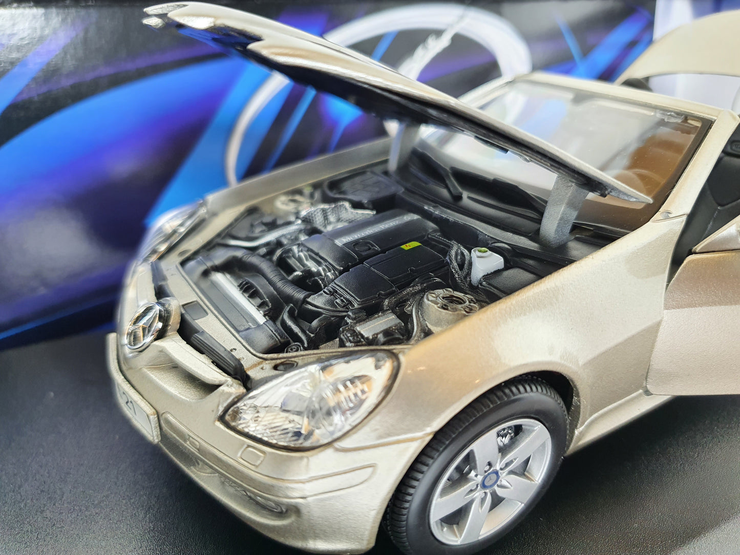 1:18 Mercedes-Benz SLK ~ Maisto ~ Silver