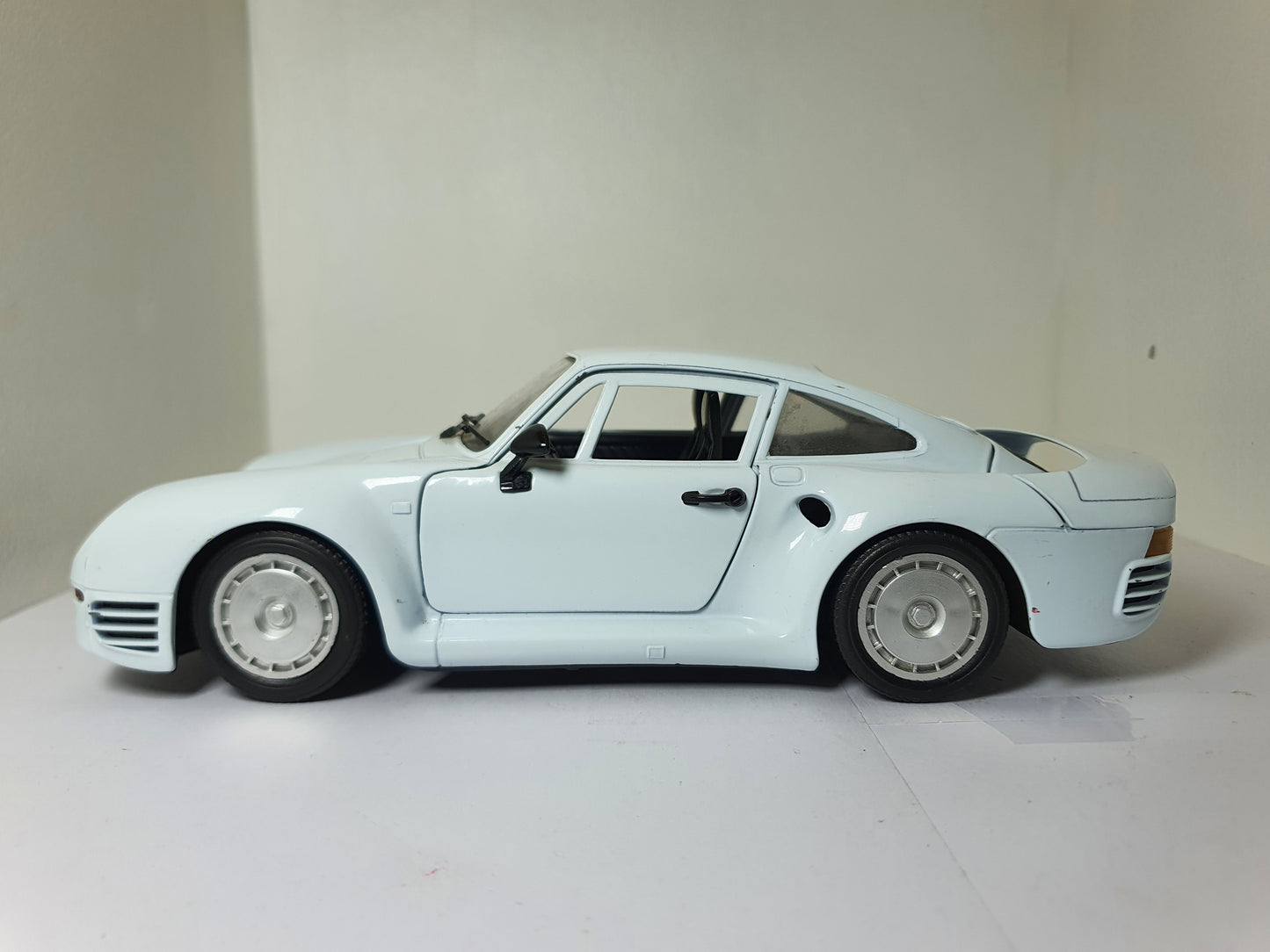 1:18 Porsche 959 ~ Tonka ~ White