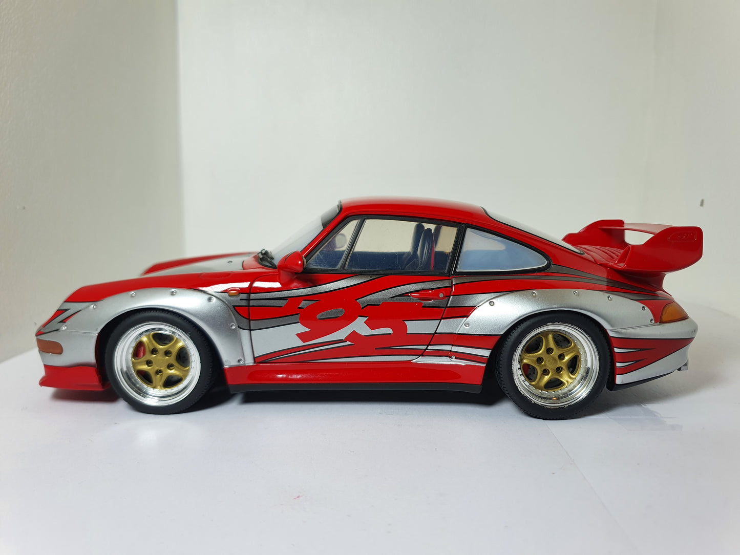 1:18 Porsche 911 GT2 Clubsport 993 ~ UT Models ~ Silver/Red