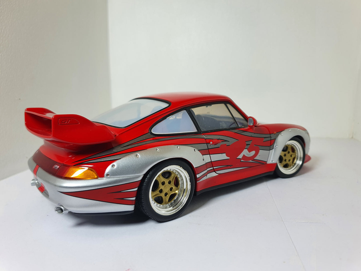 1:18 Porsche 911 GT2 Clubsport 993 ~ UT Models ~ Silver/Red