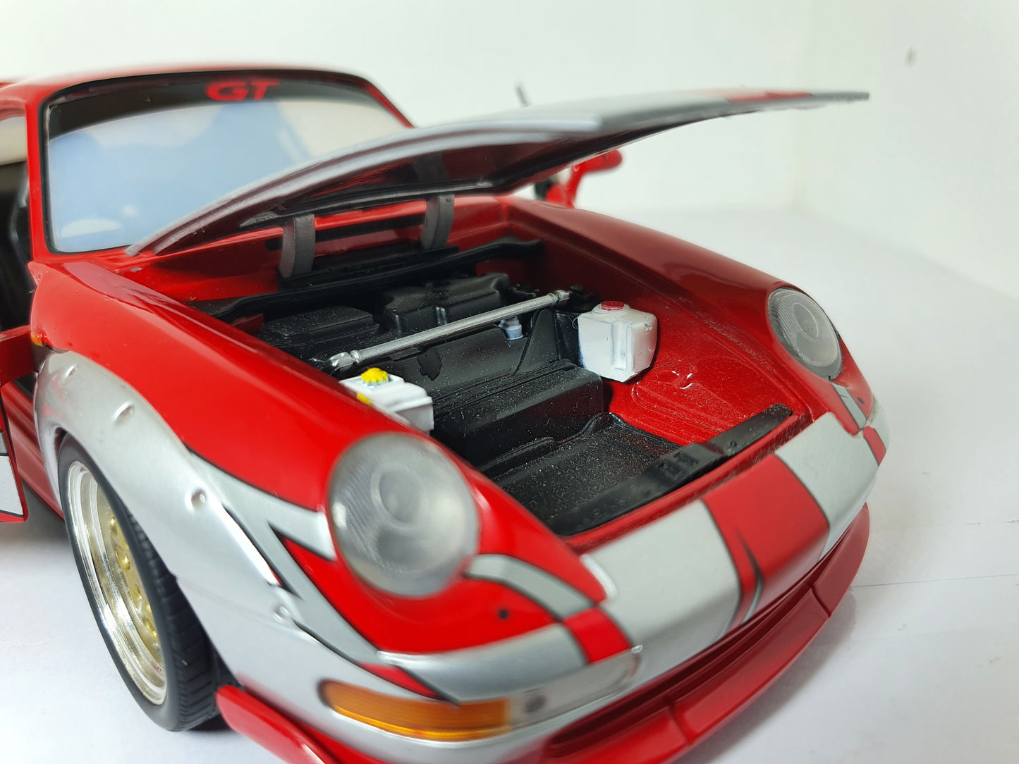 1:18 Porsche 911 GT2 Clubsport 993 ~ UT Models ~ Silver/Red