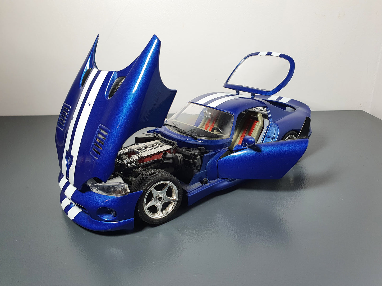 1:18 Dodge Viper GTS-R ~ Bburago ~ Metallic Blue