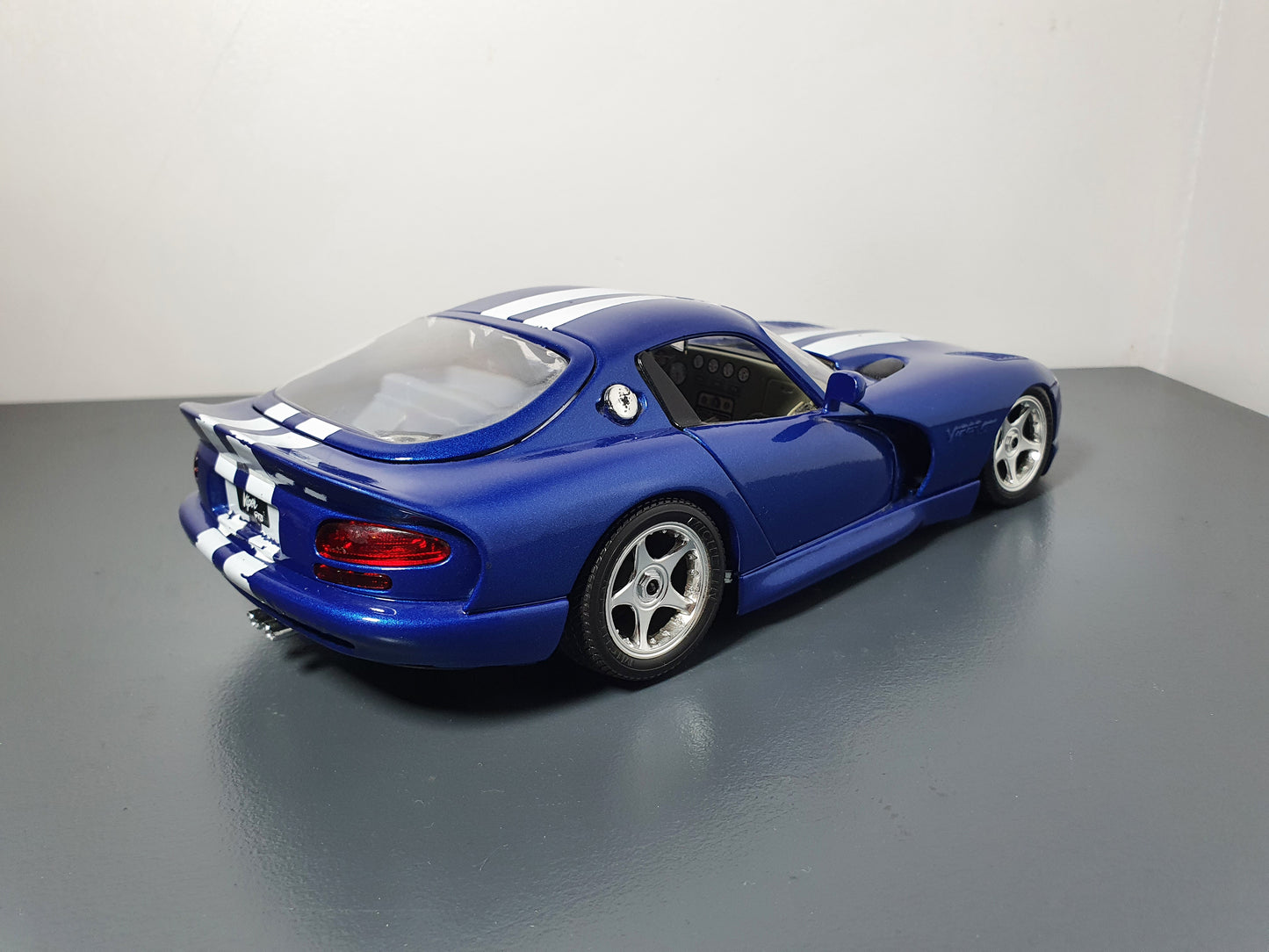 1:18 Dodge Viper GTS-R ~ Bburago ~ Metallic Blue