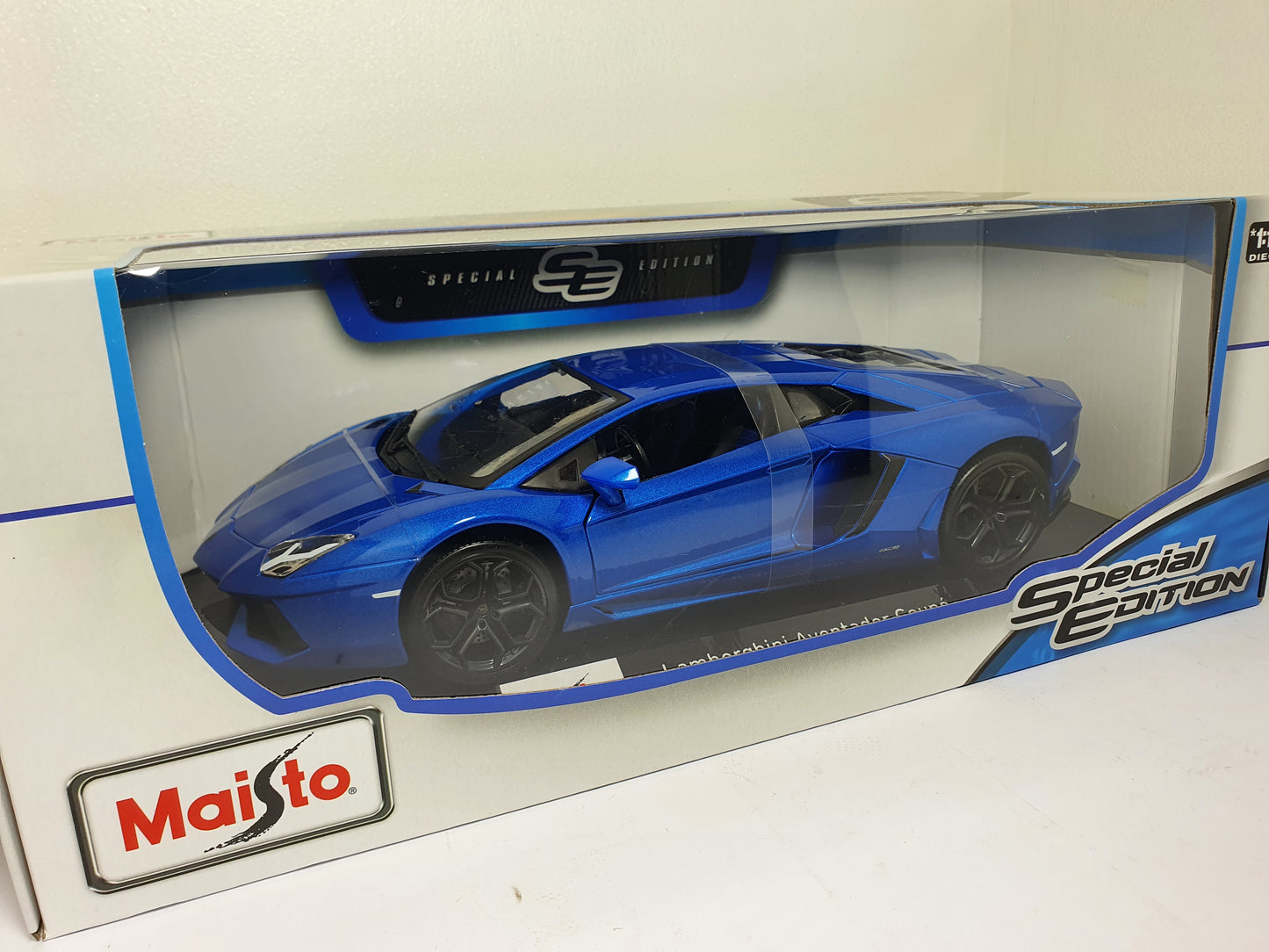 1:18 Lamborghini Aventador Coupe ~ Maisto Special Edition ~ Metallic Blue
