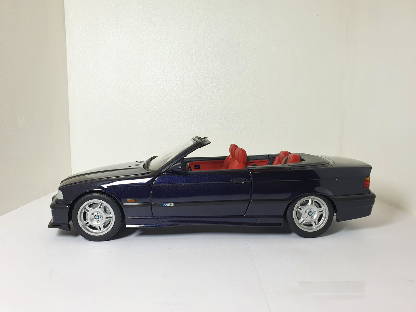 1:18 BMW M3 Cabriolet ~ UT Models ~ Purple