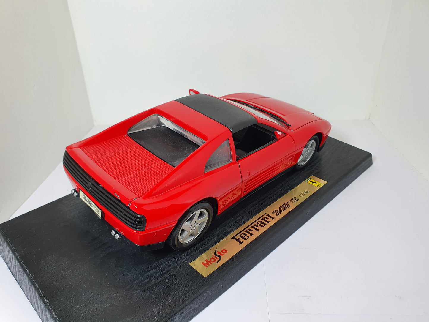 1:18 Ferrari 348 TS ~ Maisto ~ Rosso Corsa