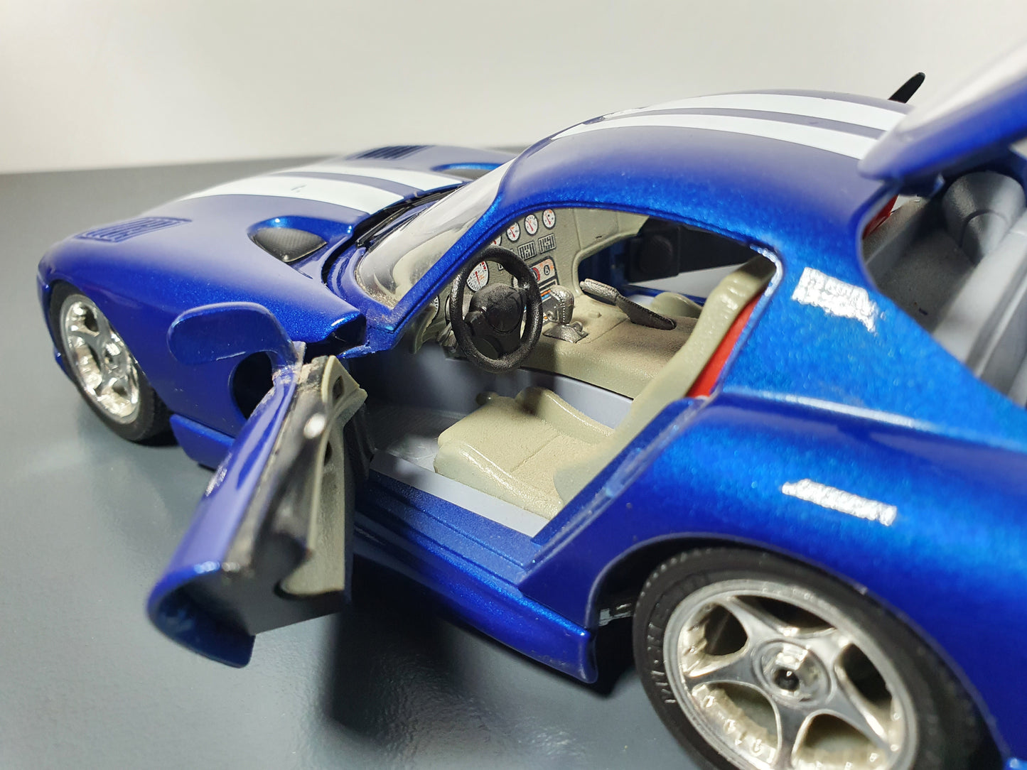 1:18 Dodge Viper GTS-R ~ Bburago ~ Metallic Blue