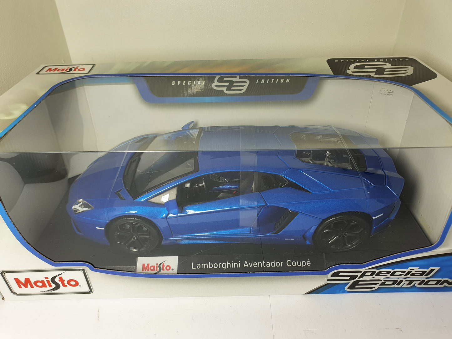 1:18 Lamborghini Aventador Coupe ~ Maisto Special Edition ~ Metallic Blue