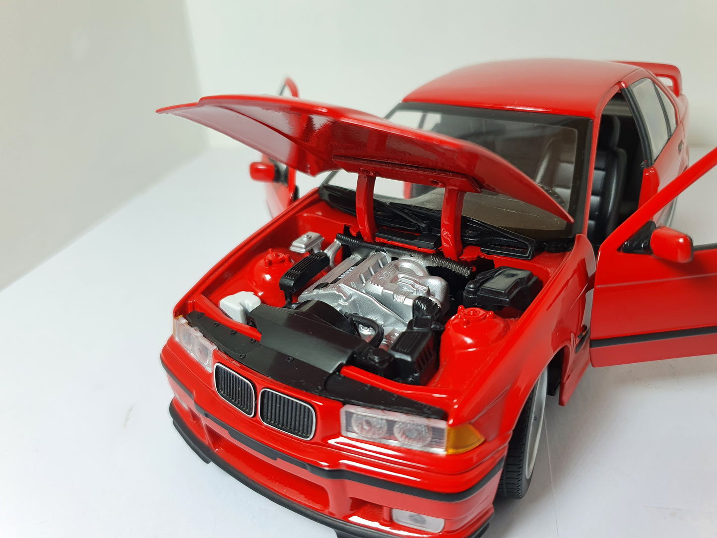 1:18 BMW 318is E36 ~ UT Models ~ Red
