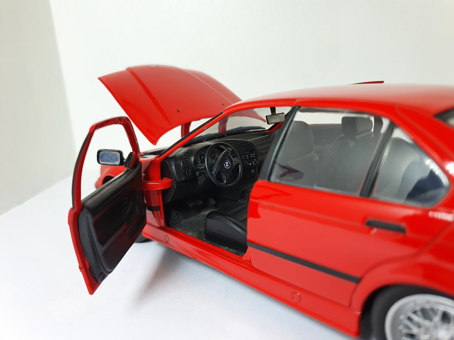 1:18 BMW 318is E36 ~ UT Models ~ Red