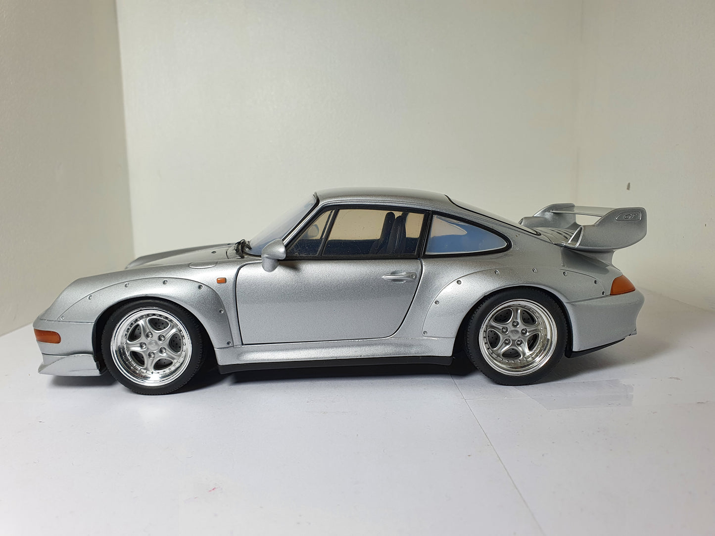 1:18 Porsche 911 GT2 ~ UT Models ~ Silver