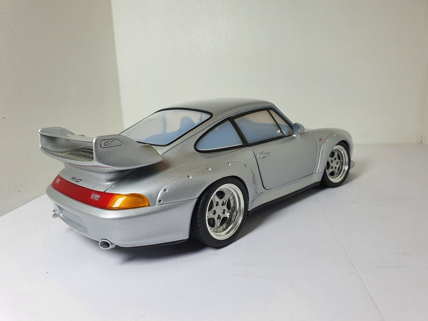 1:18 Porsche 911 GT2 ~ UT Models ~ Silver