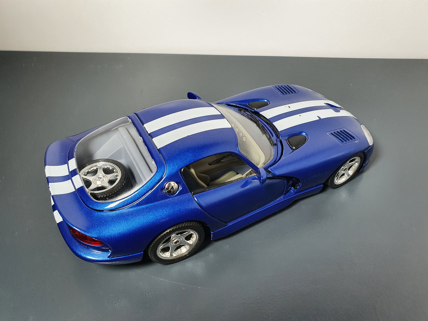 1:18 Dodge Viper GTS-R ~ Bburago ~ Metallic Blue
