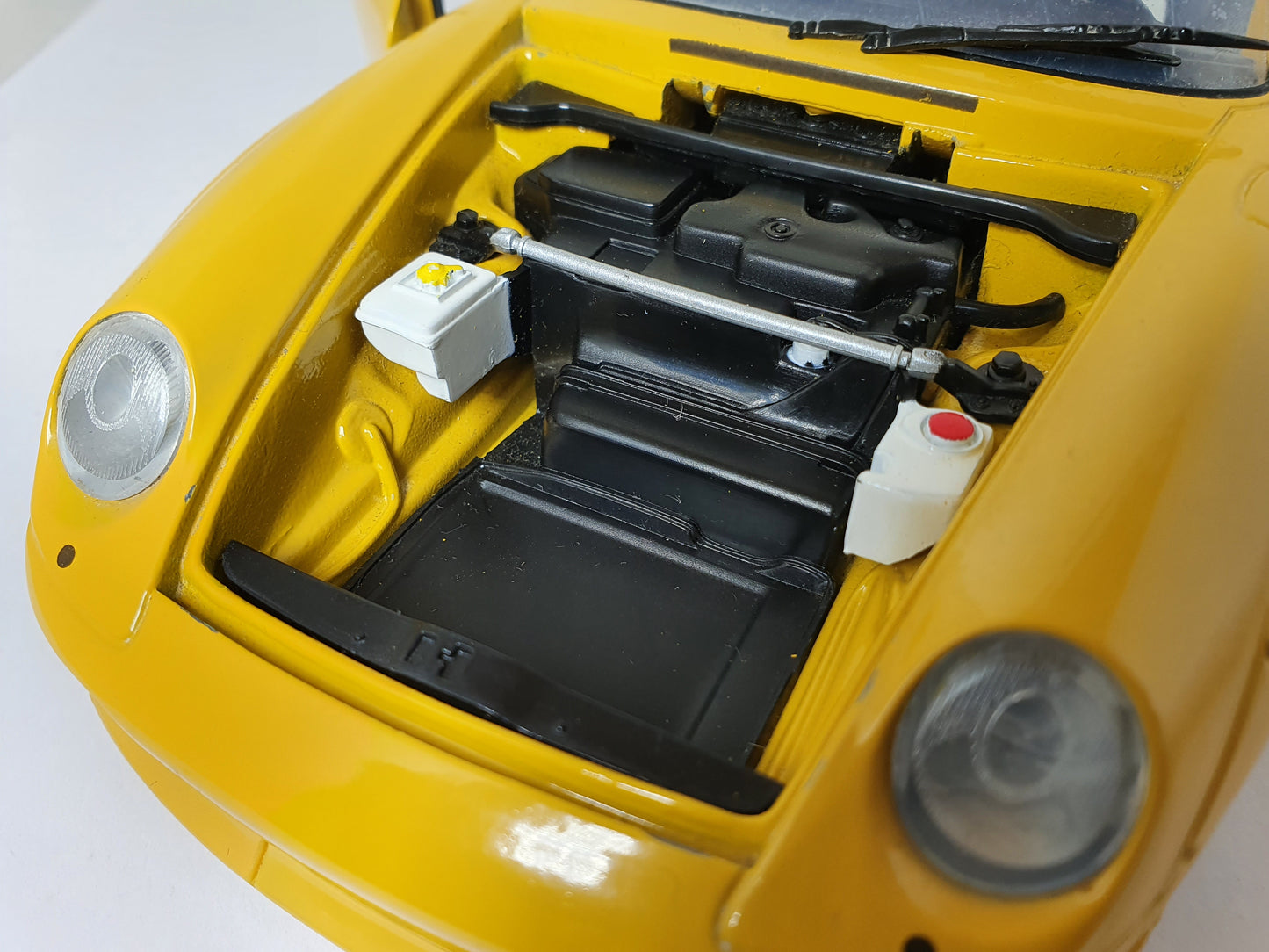 1:18 Porsche 911 GT2 993 ~ UT Models ~ Yellow