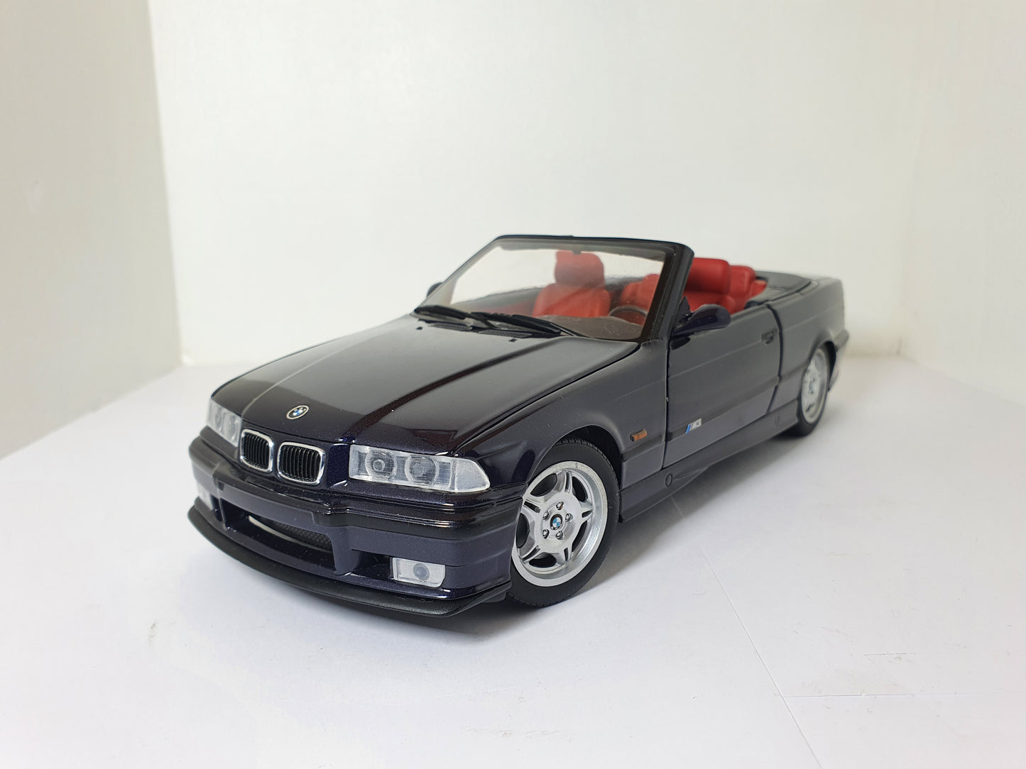 1:18 BMW M3 Cabriolet ~ UT Models ~ Purple