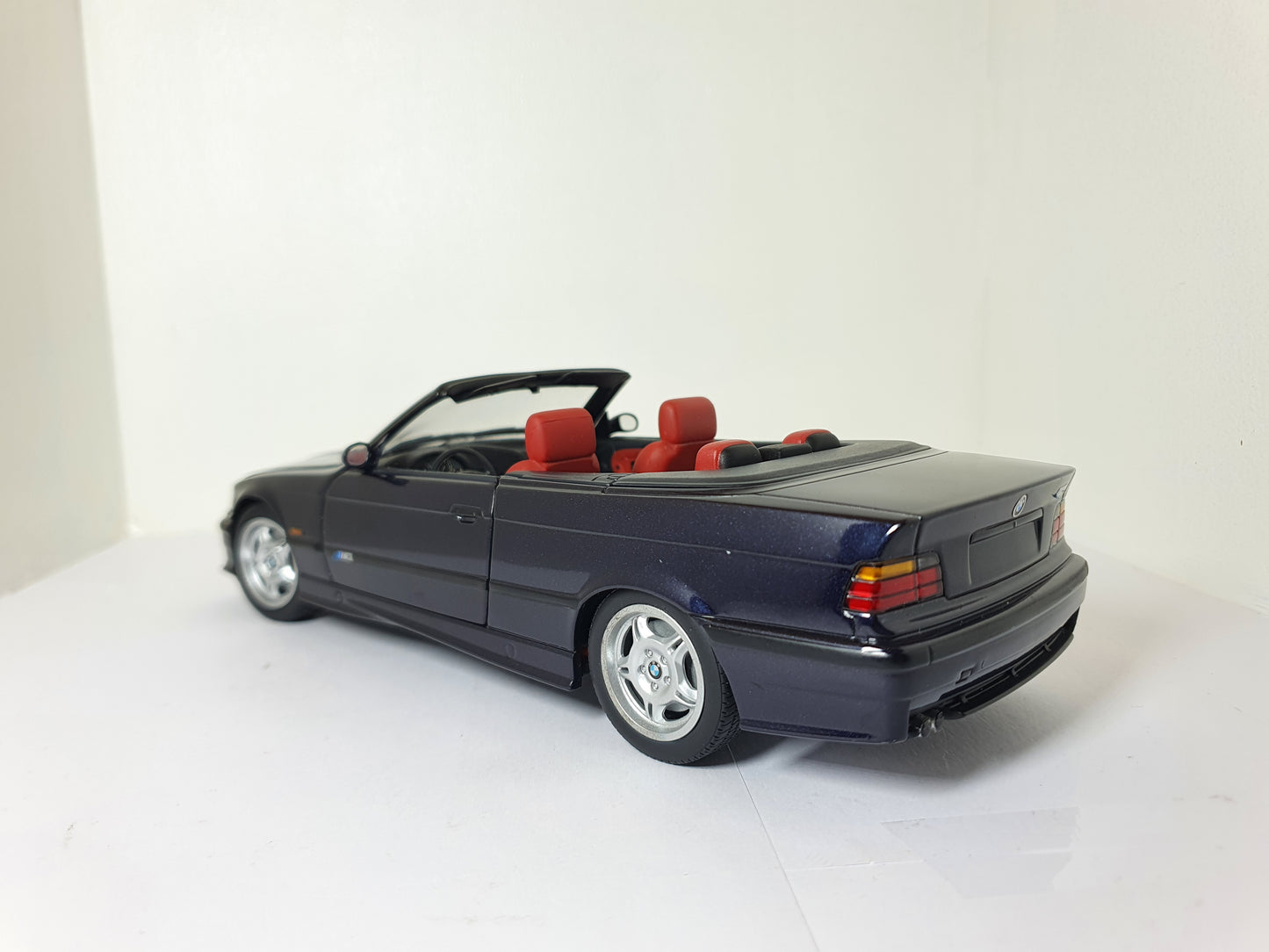 1:18 BMW M3 Cabriolet ~ UT Models ~ Purple