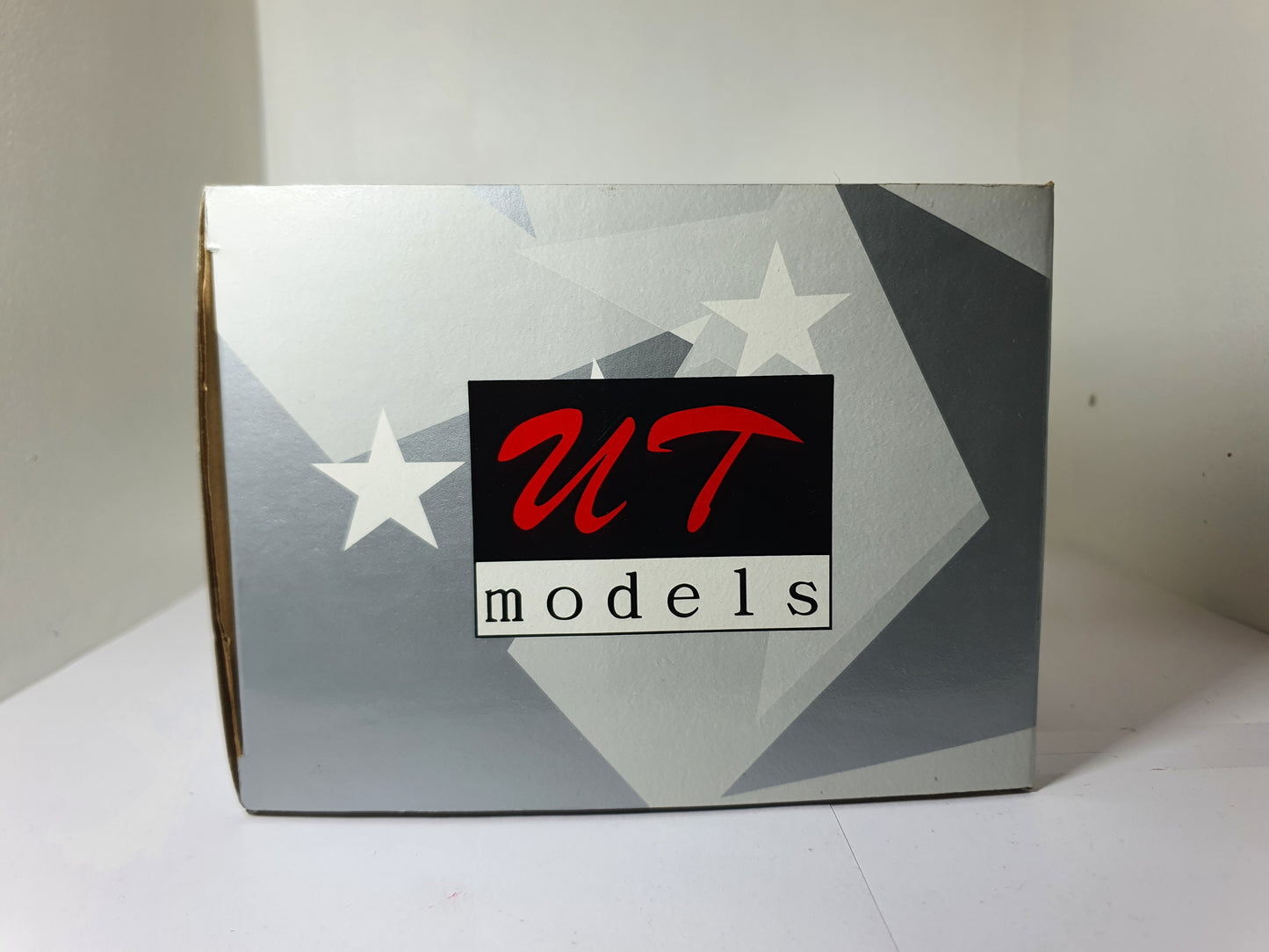 1:18 Porsche 911 Carrera S 993 ~ UT Models ~ Silver